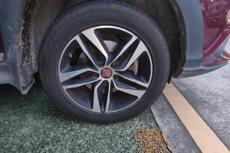 Used BYD Tang New Energy 2015 2.0T Four-Wheel-Drive Flagship Model Right Front Wheel Hub