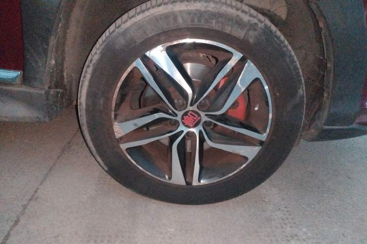Used BYD Tang New Energy 2015 2.0T Four-Wheel-Drive Flagship Model Right Front Wheel Hub