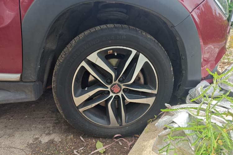 Used BYD Tang New Energy 2015 2.0T Four-Wheel-Drive Flagship Model Right Front Wheel Hub