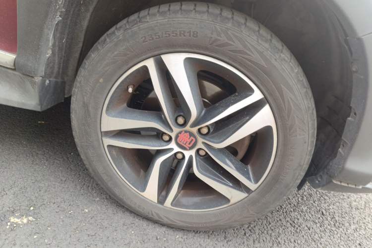 Used BYD Tang New Energy 2015 2.0T Four-Wheel-Drive Flagship Model Right Front Wheel Hub