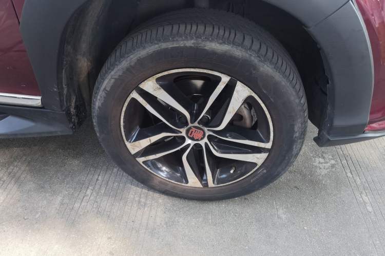 Used BYD Tang New Energy 2015 2.0T Four-Wheel-Drive Flagship Model Right Front Wheel Hub