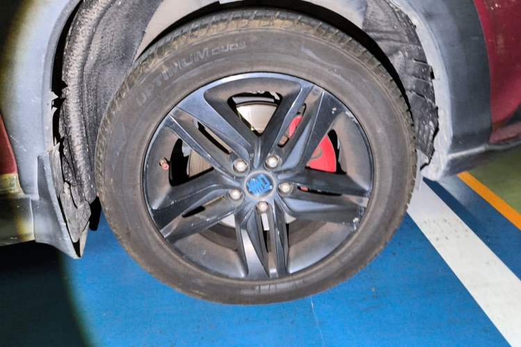 Used BYD Tang New Energy 2015 2.0T Four-Wheel-Drive Flagship Model Right Front Wheel Hub
