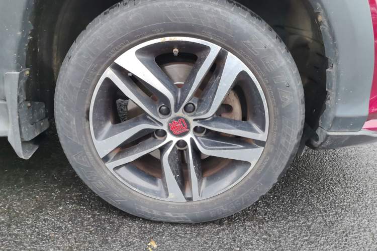 Used BYD Tang New Energy 2015 2.0T Four-Wheel-Drive Flagship Model Right Front Wheel Hub