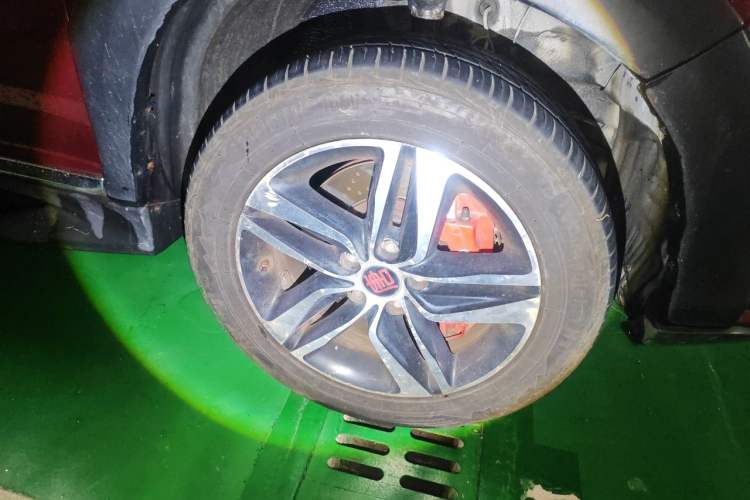 Used BYD Tang New Energy 2015 2.0T Four-Wheel-Drive Flagship Model Right Front Wheel Hub