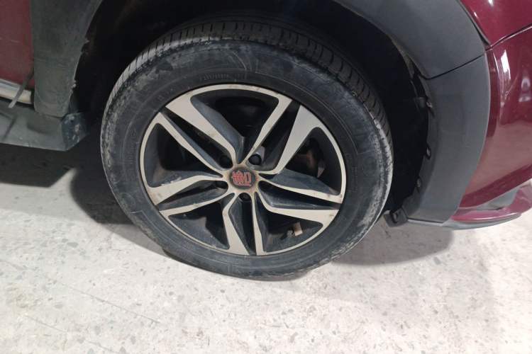Used BYD Tang New Energy 2015 2.0T Four-Wheel-Drive Flagship Model Right Front Wheel Hub