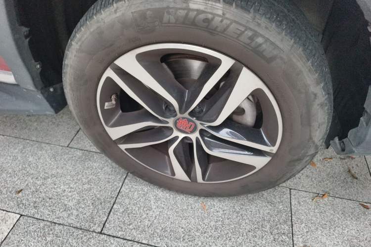 Used BYD Tang New Energy 2015 2.0T Four-Wheel-Drive Flagship Model Right Front Wheel Hub