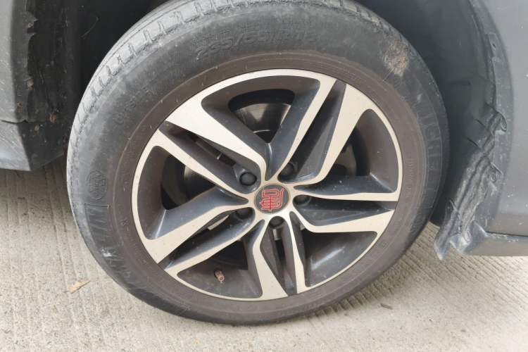 Used BYD Tang New Energy 2015 2.0T Four-Wheel-Drive Flagship Model Right Front Wheel Hub