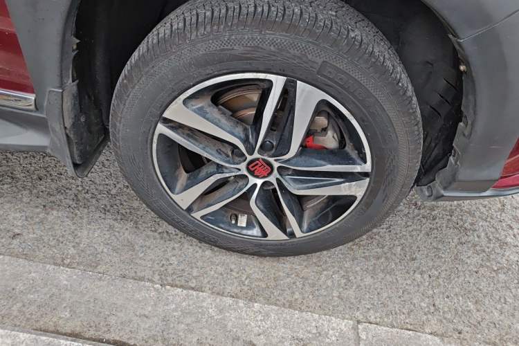 Used BYD Tang New Energy 2015 2.0T Four-Wheel-Drive Flagship Model Right Front Wheel Hub