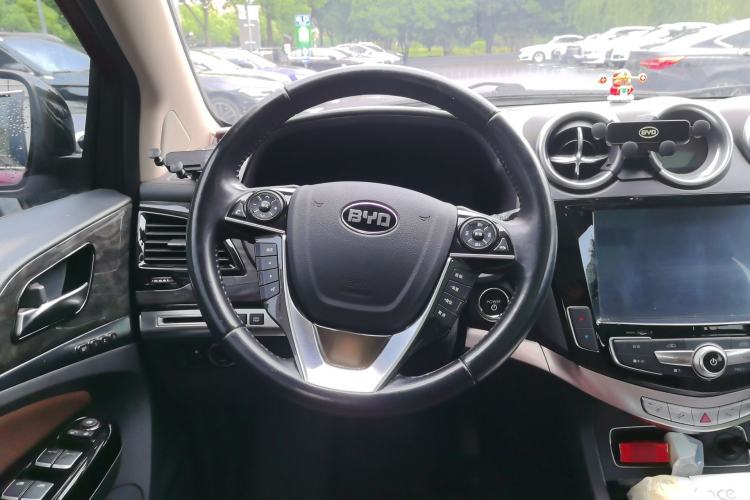 Used BYD Tang New Energy 2015 2.0T Four-Wheel-Drive Flagship Model Steering Wheel