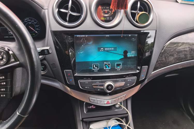 Used BYD Tang New Energy 2015 2.0T Four-Wheel-Drive Flagship Model Audio And AC Panel