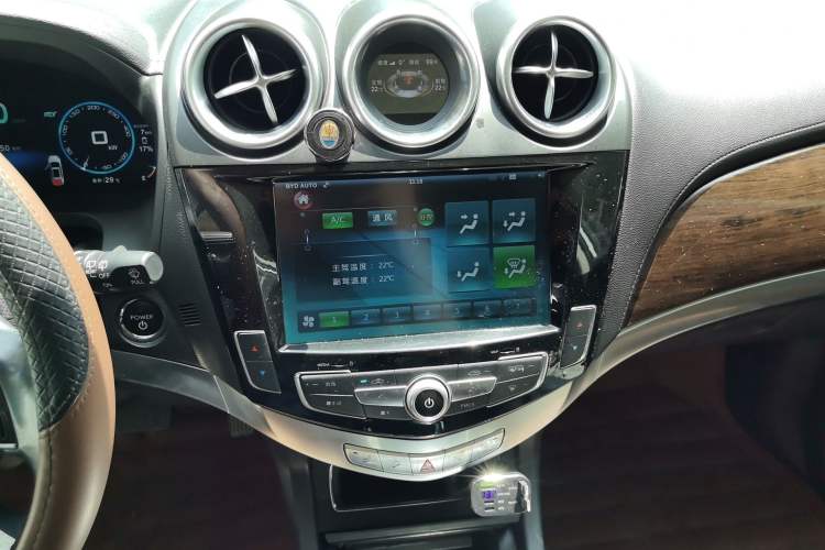 Used BYD Tang New Energy 2015 2.0T Four-Wheel-Drive Flagship Model Audio And AC Panel