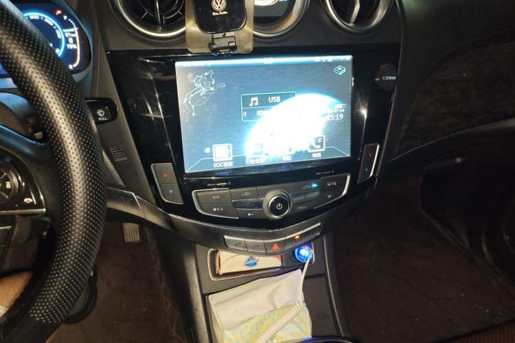 Used BYD Tang New Energy 2015 2.0T Four-Wheel-Drive Flagship Model Audio And AC Panel