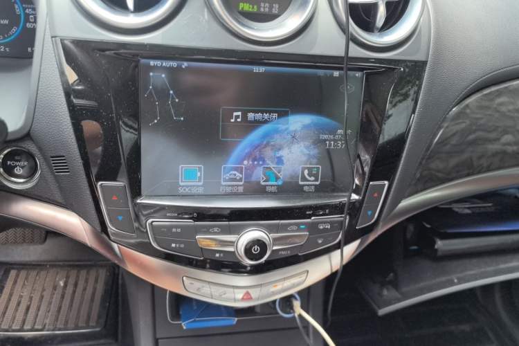 Used BYD Tang New Energy 2015 2.0T Four-Wheel-Drive Flagship Model Audio And AC Panel