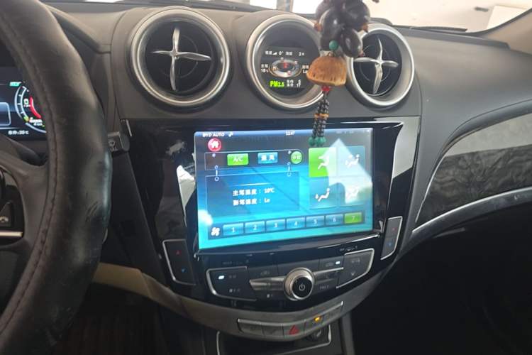 Used BYD Tang New Energy 2015 2.0T Four-Wheel-Drive Flagship Model Audio And AC Panel