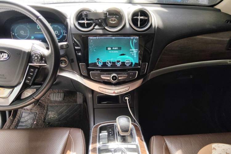 Used BYD Tang New Energy 2015 2.0T Four-Wheel-Drive Flagship Model Audio And AC Panel