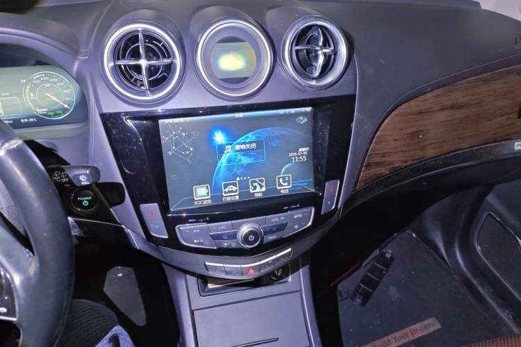 Used BYD Tang New Energy 2015 2.0T Four-Wheel-Drive Flagship Model Audio And AC Panel