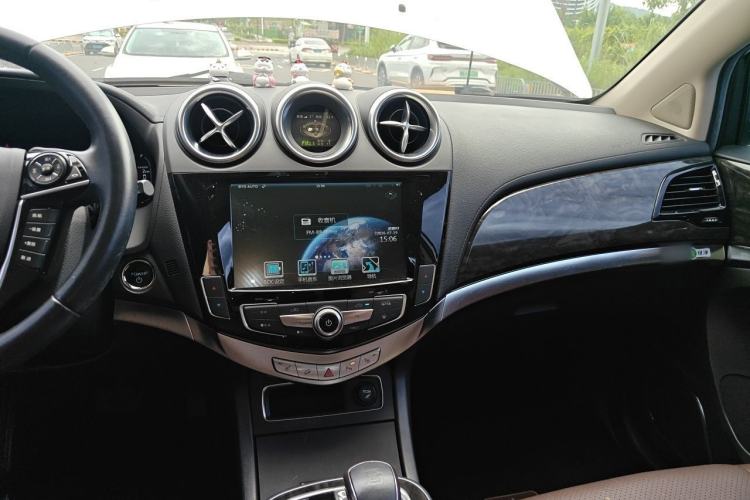 Used BYD Tang New Energy 2015 2.0T Four-Wheel-Drive Flagship Model Center Console