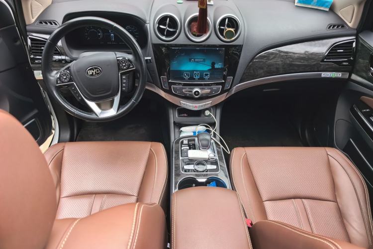 Used BYD Tang New Energy 2015 2.0T Four-Wheel-Drive Flagship Model Center Console
