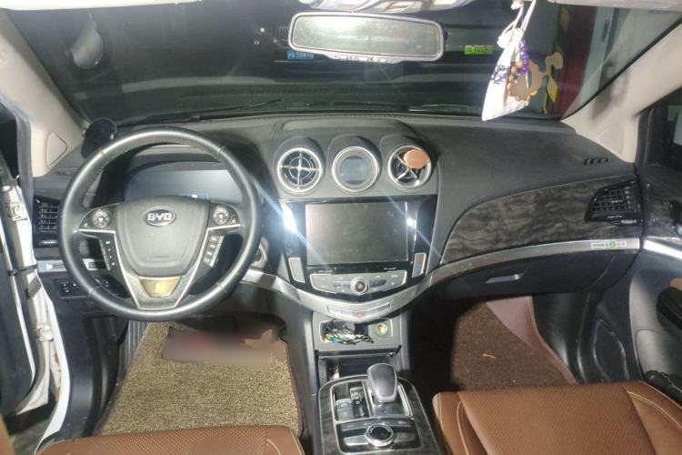 Used BYD Tang New Energy 2015 2.0T Four-Wheel-Drive Flagship Model Center Console