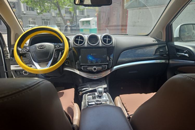 Used BYD Tang New Energy 2015 2.0T Four-Wheel-Drive Flagship Model Center Console