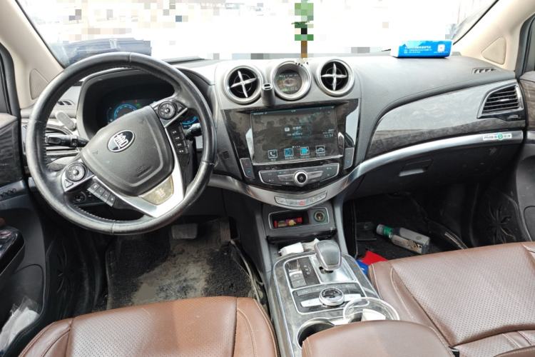 Used BYD Tang New Energy 2015 2.0T Four-Wheel-Drive Flagship Model Center Console