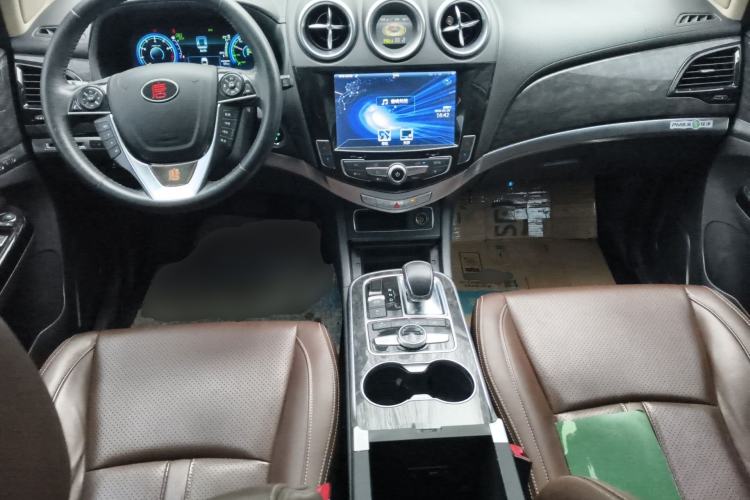 Used BYD Tang New Energy 2015 2.0T Four-Wheel-Drive Flagship Model Center Console