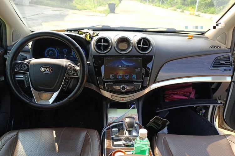 Used BYD Tang New Energy 2015 2.0T Four-Wheel-Drive Flagship Model Center Console