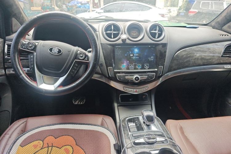 Used BYD Tang New Energy 2015 2.0T Four-Wheel-Drive Flagship Model Center Console