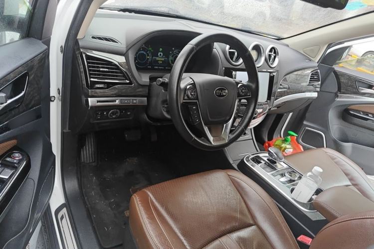 Used BYD Tang New Energy 2015 2.0T Four-Wheel-Drive Flagship Model Center Console