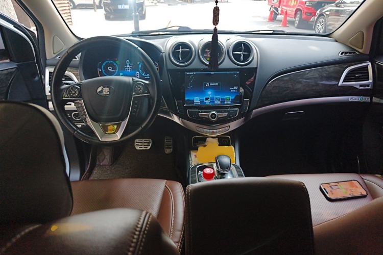 Used BYD Tang New Energy 2015 2.0T Four-Wheel-Drive Flagship Model Center Console