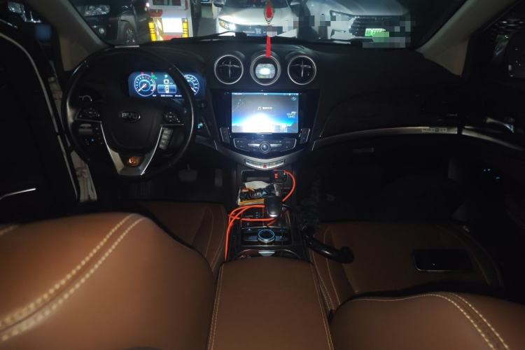 Used BYD Tang New Energy 2015 2.0T Four-Wheel-Drive Flagship Model Center Console