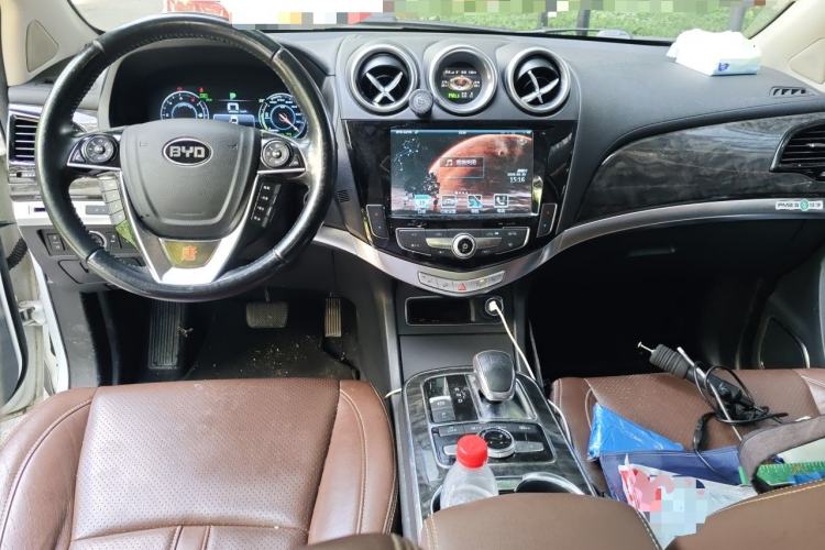 Used BYD Tang New Energy 2015 2.0T Four-Wheel-Drive Flagship Model Center Console