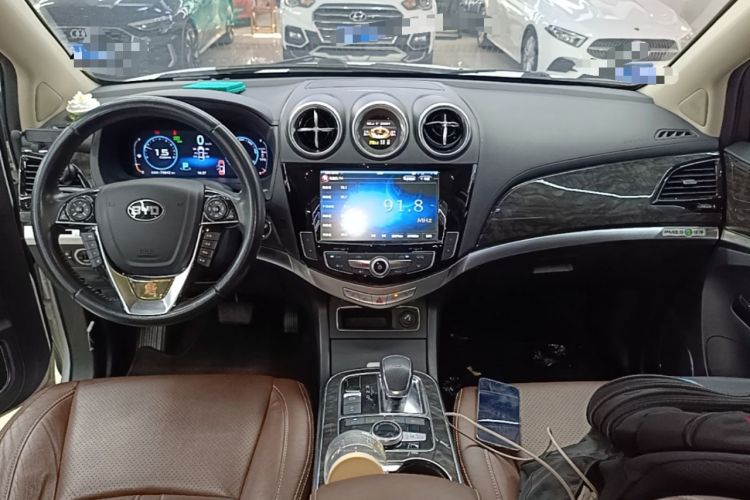 Used BYD Tang New Energy 2015 2.0T Four-Wheel-Drive Flagship Model Center Console
