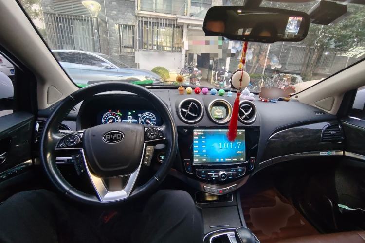 Used BYD Tang New Energy 2015 2.0T Four-Wheel-Drive Flagship Model Center Console