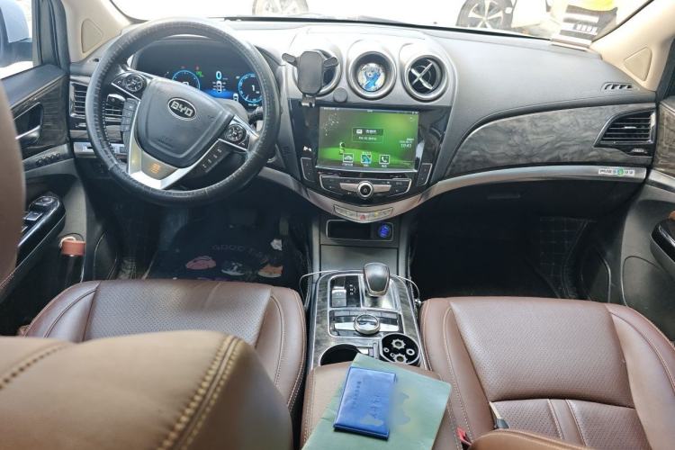 Used BYD Tang New Energy 2015 2.0T Four-Wheel-Drive Flagship Model Center Console
