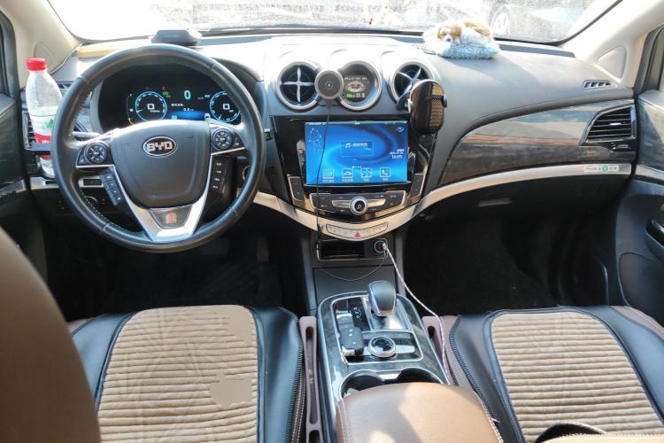 Used BYD Tang New Energy 2015 2.0T Four-Wheel-Drive Flagship Model Center Console