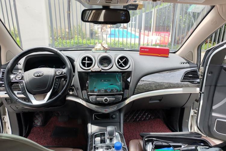 Used BYD Tang New Energy 2015 2.0T Four-Wheel-Drive Flagship Model Center Console