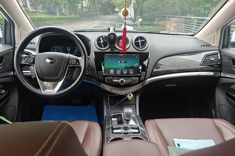 Used BYD Tang New Energy 2015 2.0T Four-Wheel-Drive Flagship Model Center Console
