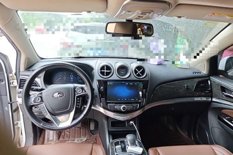 Used BYD Tang New Energy 2015 2.0T Four-Wheel-Drive Flagship Model Center Console