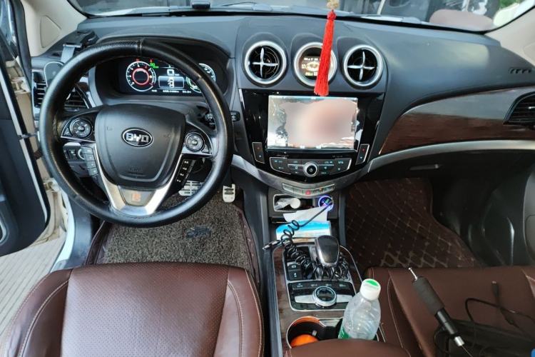 Used BYD Tang New Energy 2015 2.0T Four-Wheel-Drive Flagship Model Center Console