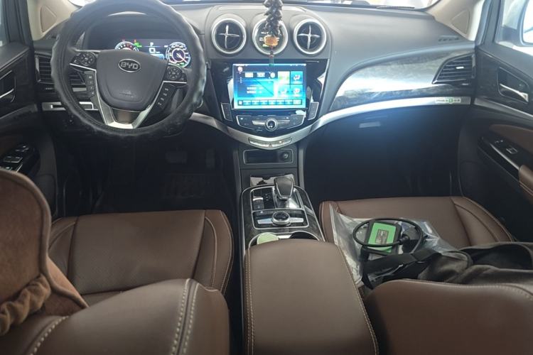 Used BYD Tang New Energy 2015 2.0T Four-Wheel-Drive Flagship Model Center Console