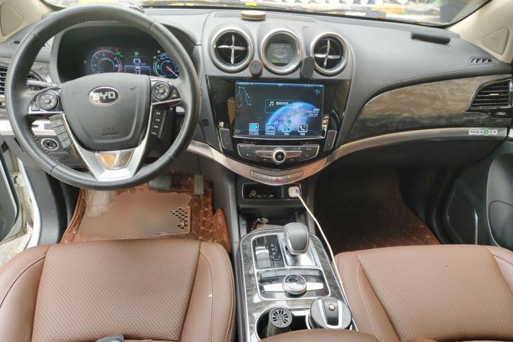 Used BYD Tang New Energy 2015 2.0T Four-Wheel-Drive Flagship Model Center Console