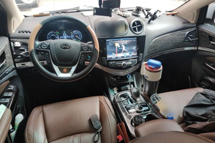 Used BYD Tang New Energy 2015 2.0T Four-Wheel-Drive Flagship Model Center Console