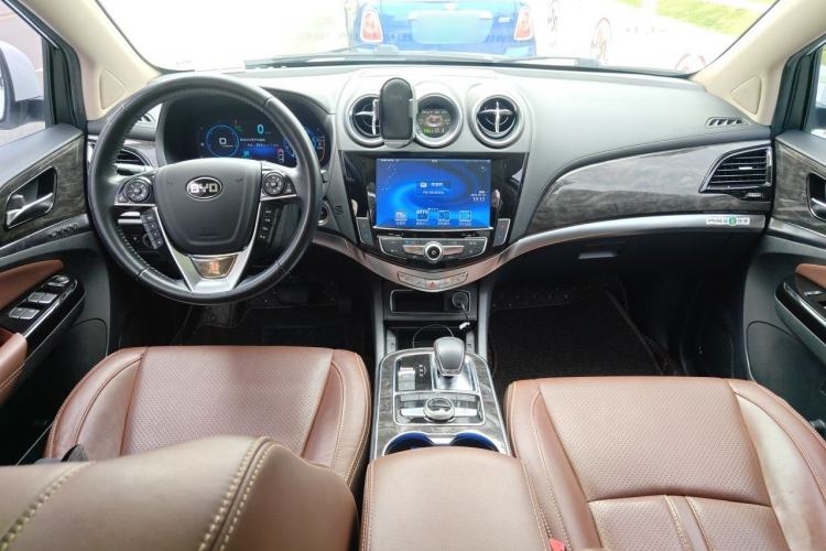 Used BYD Tang New Energy 2015 2.0T Four-Wheel-Drive Flagship Model Center Console