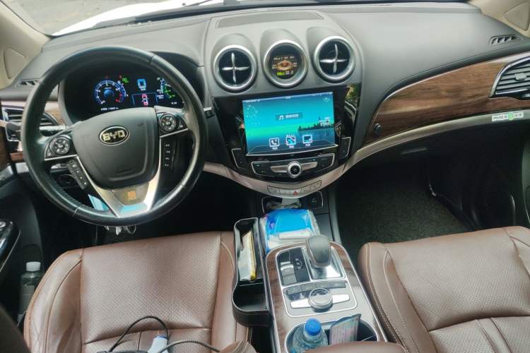 Used BYD Tang New Energy 2015 2.0T Four-Wheel-Drive Flagship Model Center Console
