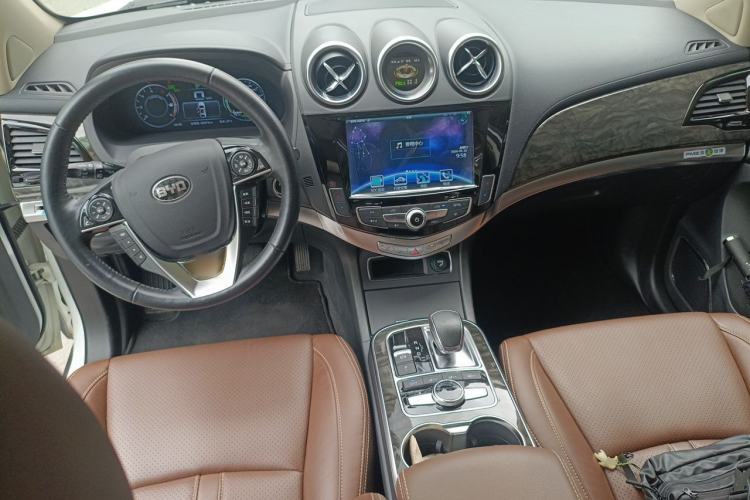 Used BYD Tang New Energy 2015 2.0T Four-Wheel-Drive Flagship Model Center Console