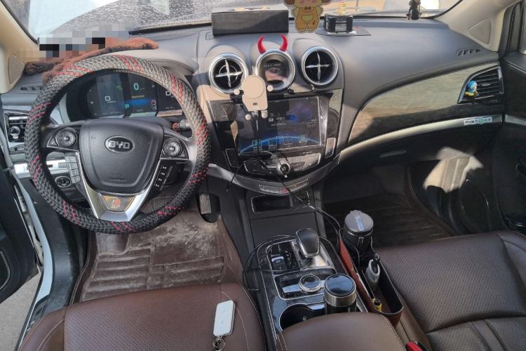 Used BYD Tang New Energy 2015 2.0T Four-Wheel-Drive Flagship Model Center Console