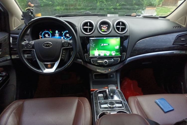 Used BYD Tang New Energy 2015 2.0T Four-Wheel-Drive Flagship Model Center Console