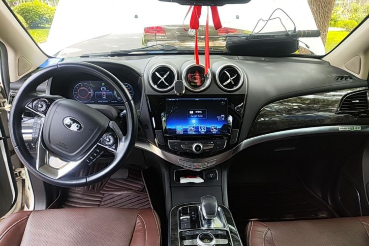 Used BYD Tang New Energy 2015 2.0T Four-Wheel-Drive Flagship Model Center Console
