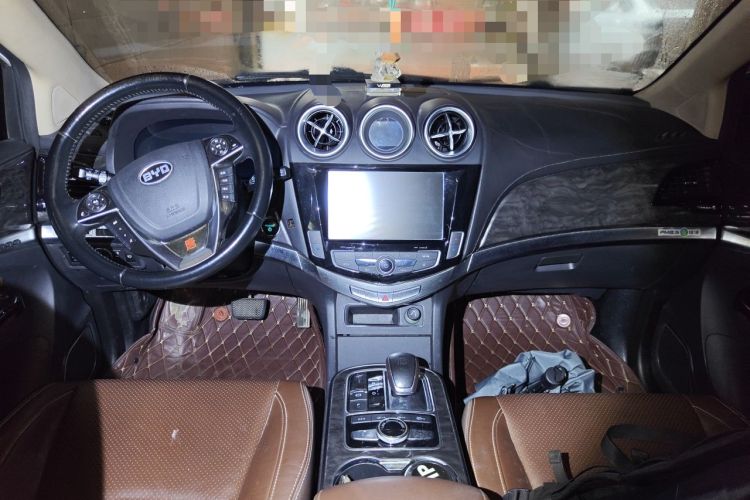 Used BYD Tang New Energy 2015 2.0T Four-Wheel-Drive Flagship Model Center Console